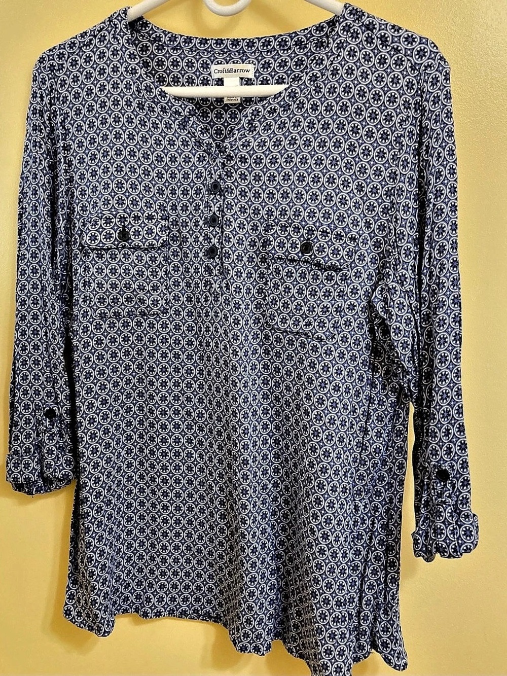 Croft & Barrow Geometric Blouse in Blue & White Size Large